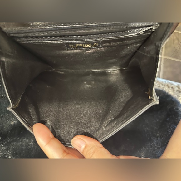 🔶FINAL PRICE DROP🔶 🎀Vintage FENDI crossbody bag🎀 - Picture 7 of 14